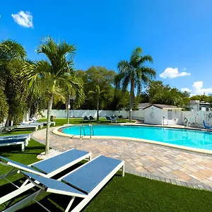 2q Beds With Shared Pool 05 Apartment Clearwater